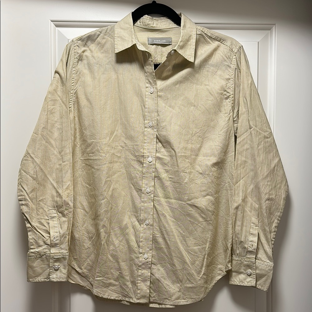 Everlane Cream Button Down Shirt with Classic Style